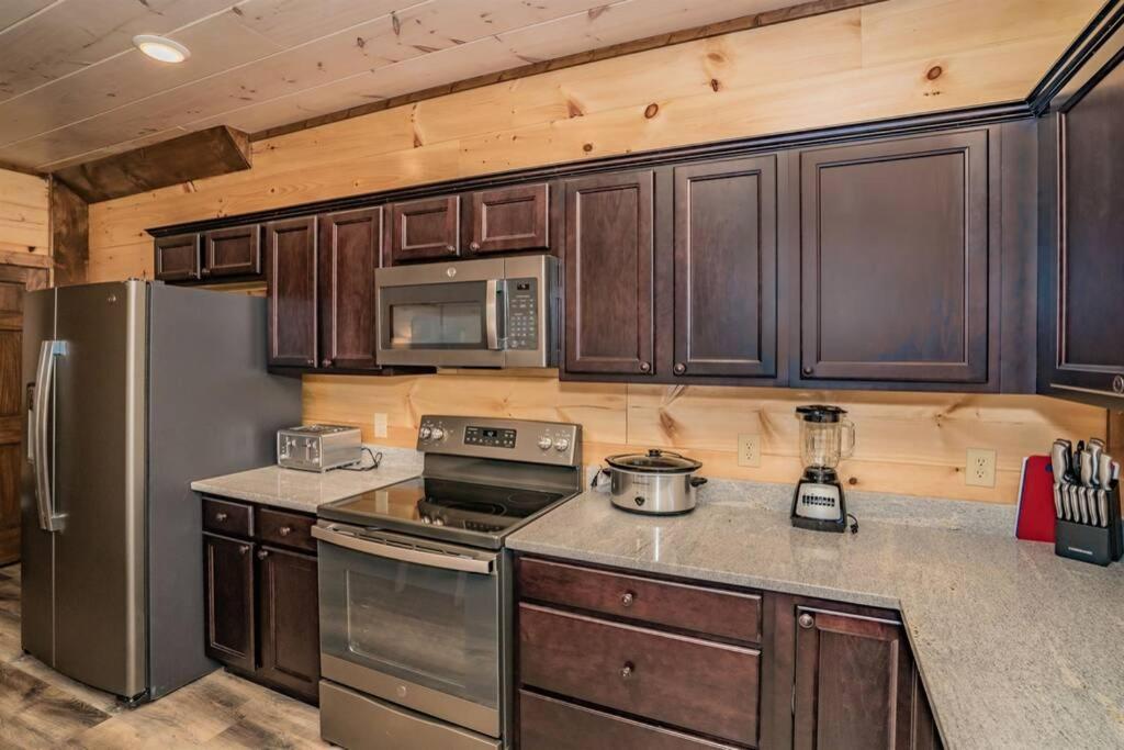 Shelter Me - 5 Miles To Dollywood , Hot Tub, Wi-Fi, Game Room 鸽子谷 外观 照片