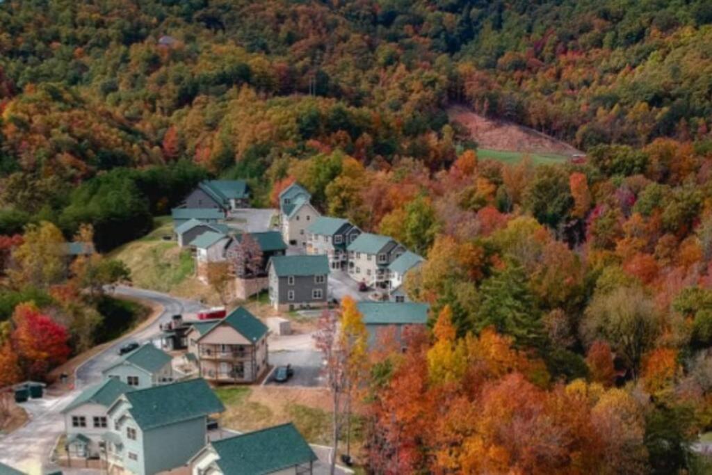 Shelter Me - 5 Miles To Dollywood , Hot Tub, Wi-Fi, Game Room 鸽子谷 外观 照片