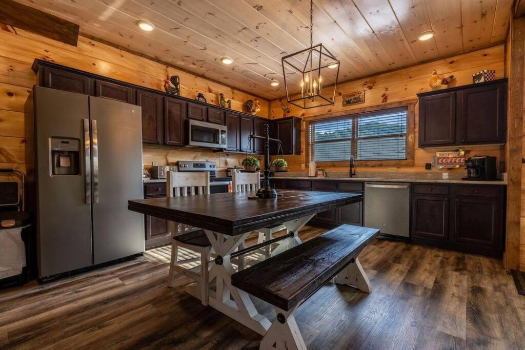 Shelter Me - 5 Miles To Dollywood , Hot Tub, Wi-Fi, Game Room 鸽子谷 外观 照片